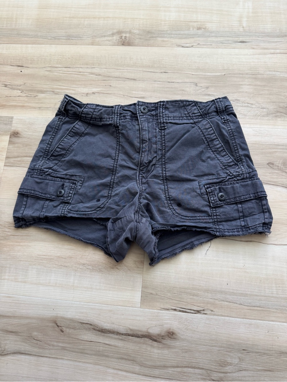 Women’s Y2K American Eagle Cargo Shorts - Charcoal